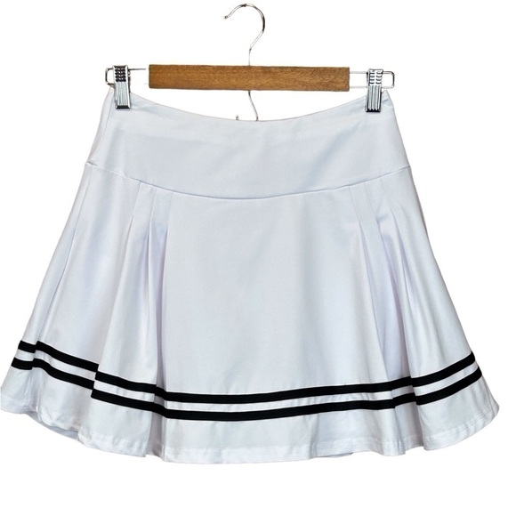 We 1 Fit Women's Golf/Tennis Skort Pleated Blk/Wht Shorts Size-M NWT - Picture 2 of 10